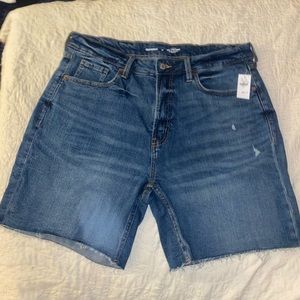 NWT Old Navy OG Straight jean shorts. Size 16.